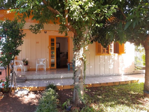 Casa de 150 m² com terreno de 525 m² próximo ao centro de Constantina – RS