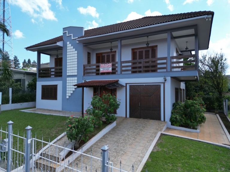 CASA MOBILIADA DE 220 M² EM CONSTANTINA-RS