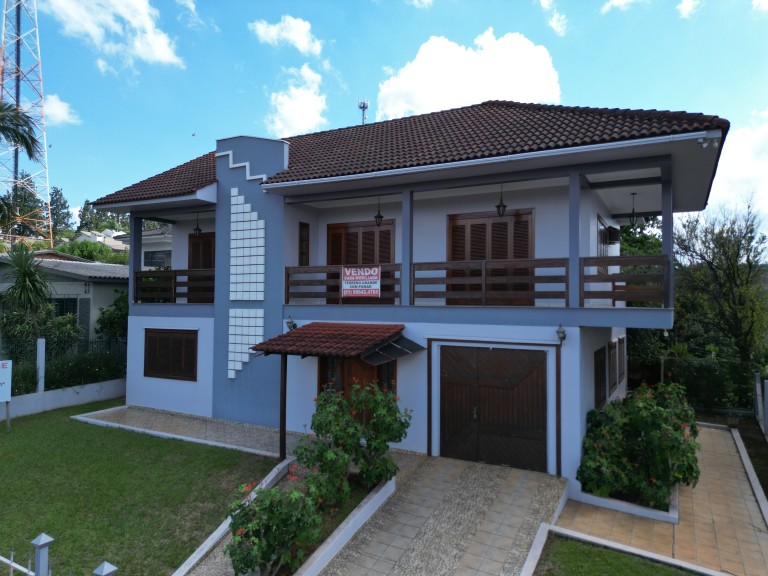 CASA MOBILIADA DE 220 M² EM CONSTANTINA-RS