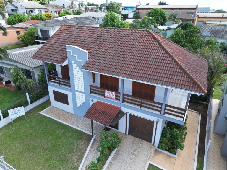 CASA MOBILIADA DE 220 M² EM CONSTANTINA-RS