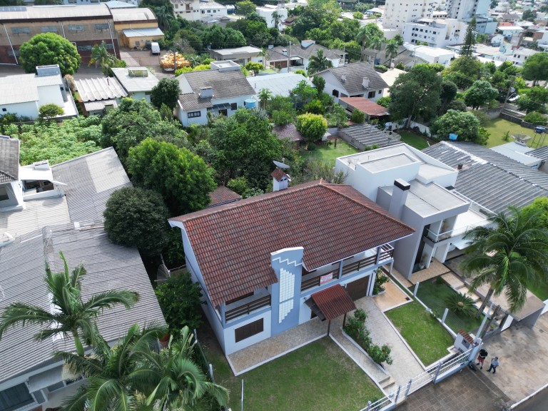 CASA MOBILIADA DE 220 M² EM CONSTANTINA-RS