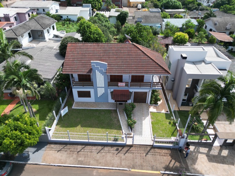 CASA MOBILIADA DE 220 M² EM CONSTANTINA-RS