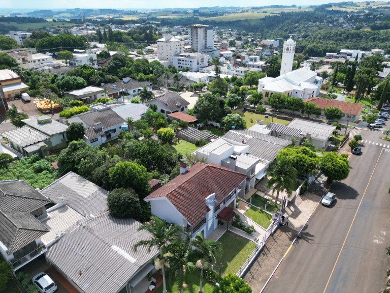 CASA MOBILIADA DE 220 M² EM CONSTANTINA-RS