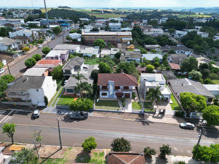 CASA MOBILIADA DE 220 M² EM CONSTANTINA-RS