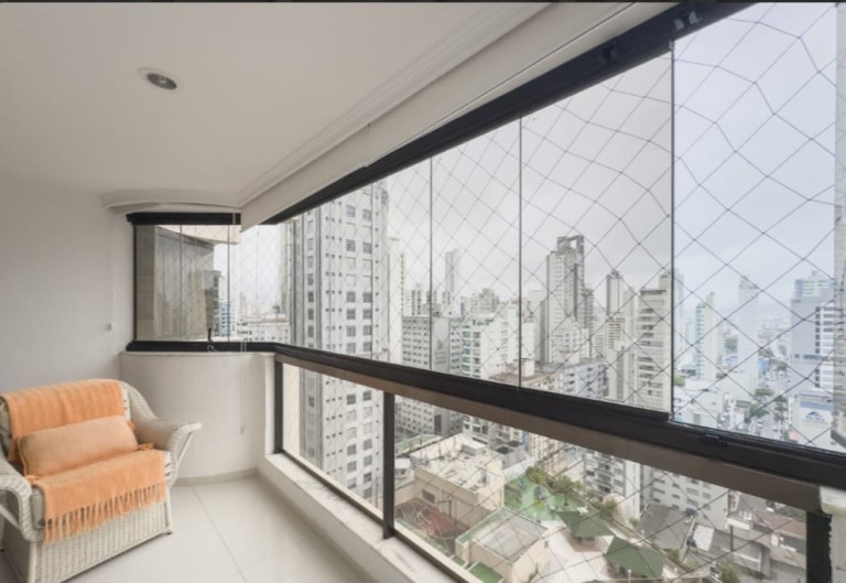 APARTAMENTO MOBILIADO EM BALNEÁRIO CAMBORIÚ-SC