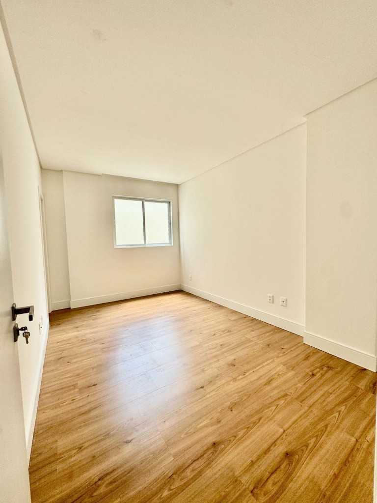 APARTAMENTO NO CENTRO DE ITAPEMA-SC