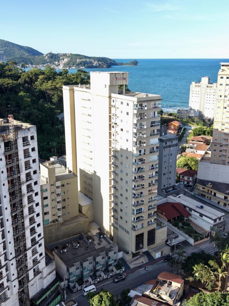 APARTAMENTO MOBILIADO EM ITAPEMA-SC