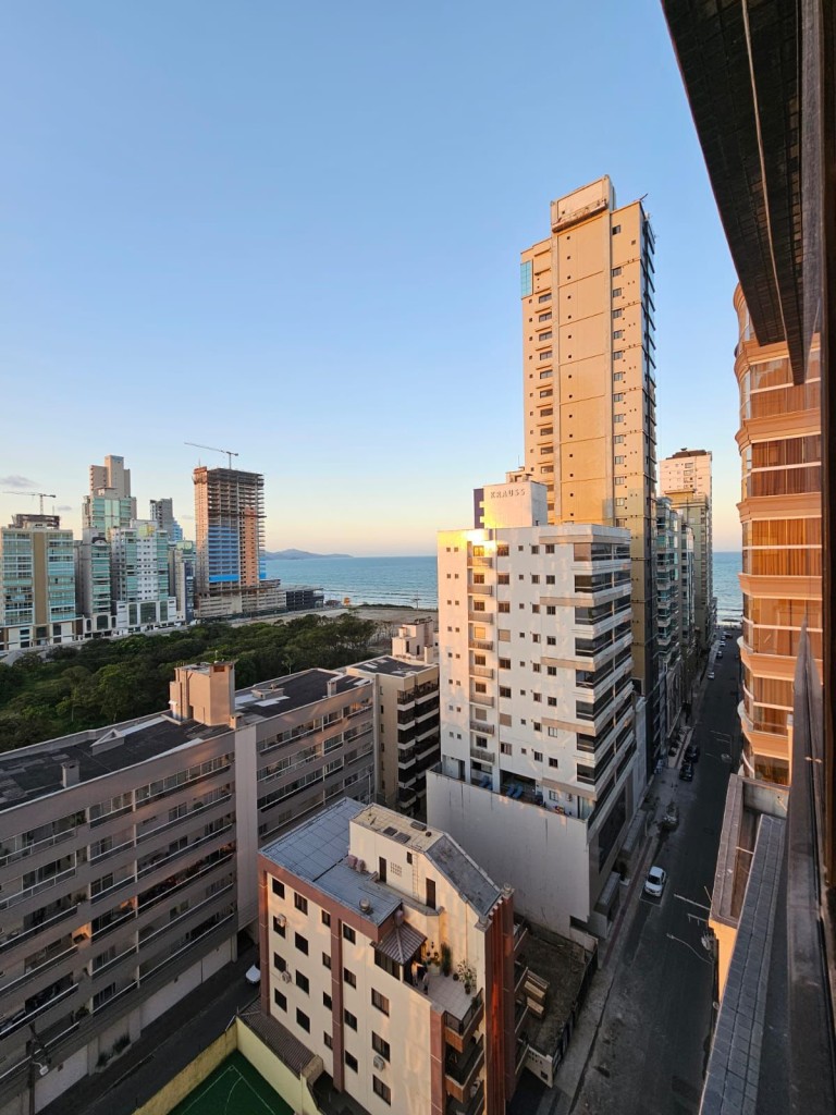 APARTAMENTO MOBILIADO EM ITAPEMA-SC