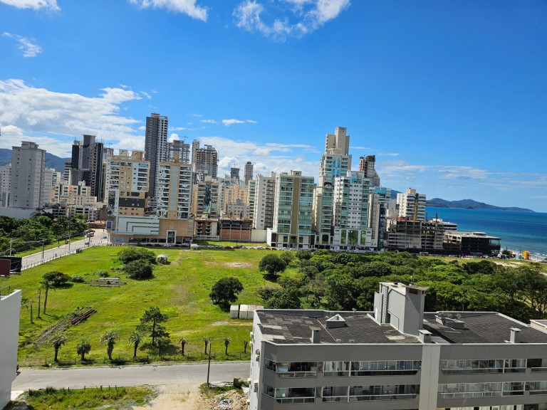 APARTAMENTO MOBILIADO EM ITAPEMA-SC