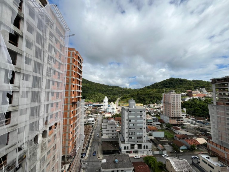 APARTAMENTO SEMI MOBILIADO EM ITAPEMA-SC