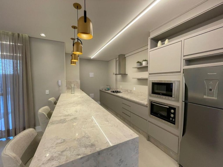 APARTAMENTO SEMI MOBILIADO EM ITAPEMA-SC