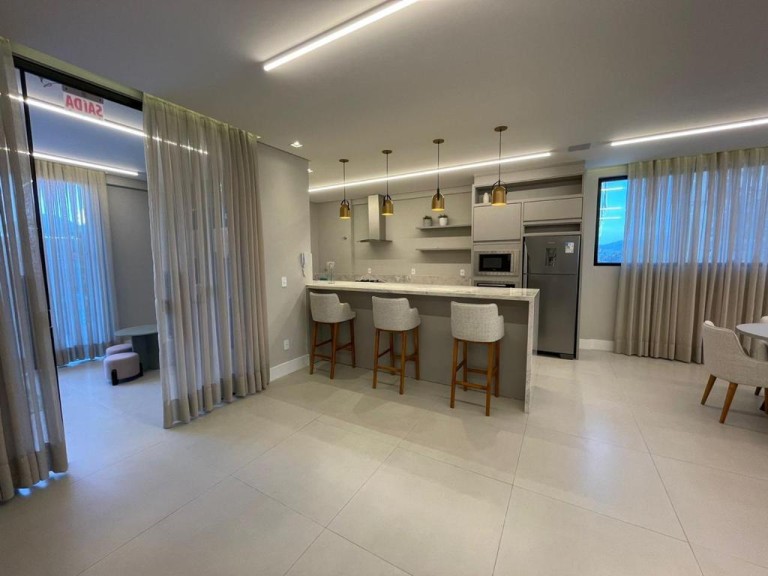 APARTAMENTO SEMI MOBILIADO EM ITAPEMA-SC