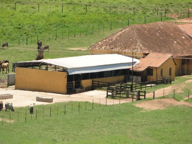 FAZENDA PORTEIRA FECHADA DE 163 ALQUEIRES