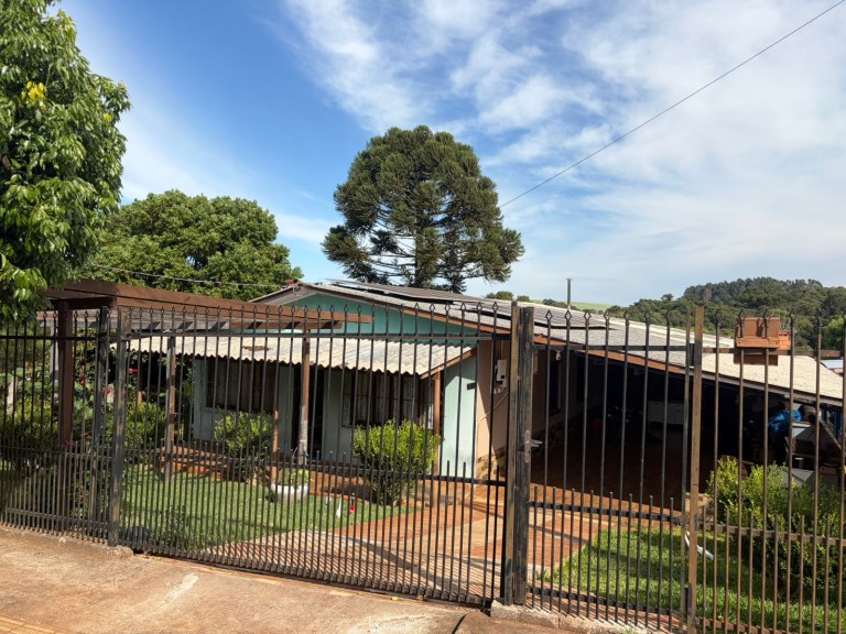 CASA DE 300 M² EM RONDA ALTA-RS