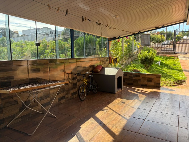 CASA DE 300 M² EM RONDA ALTA-RS
