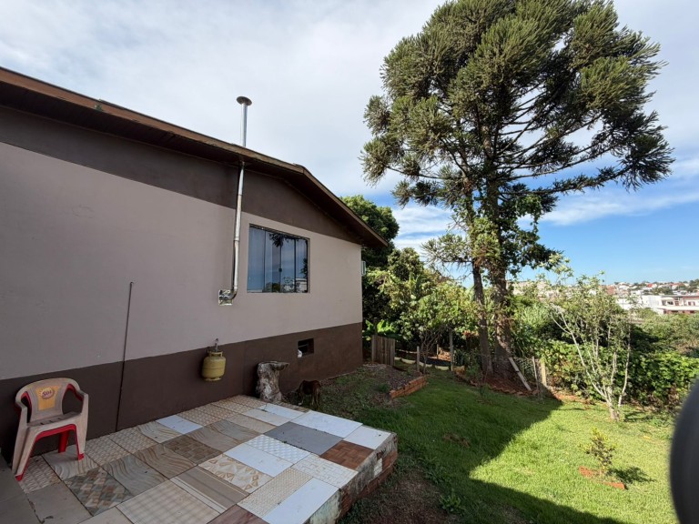 CASA DE 300 M² EM RONDA ALTA-RS