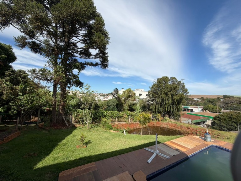 CASA DE 300 M² EM RONDA ALTA-RS