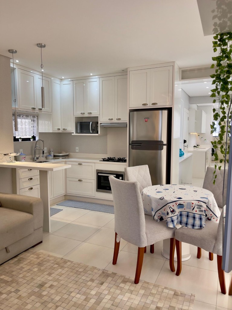 APARTAMENTO MOBILIADO EM ITAPEMA-SC