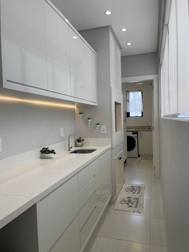 APARTAMENTO MOBILIADO EM ITAPEMA-SC