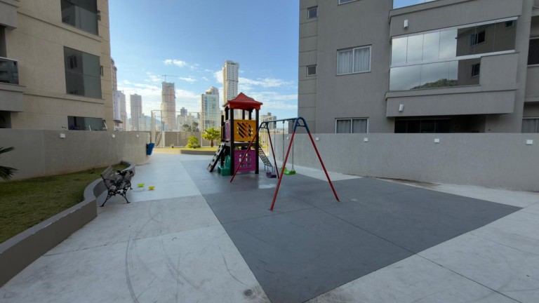 APARTAMENTO MOBILIADO EM ITAPEMA-SC