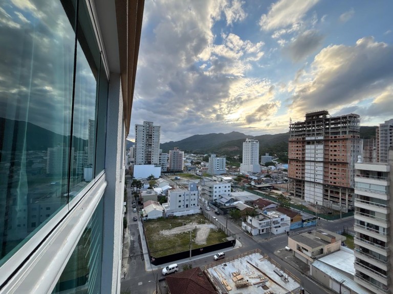 APARTAMENTO MOBILIADO EM ITAPEMA-SC