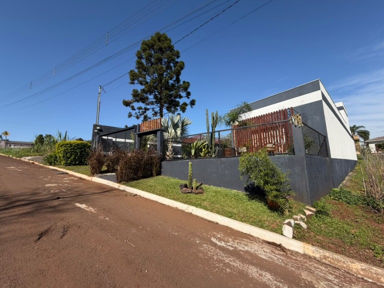 CASA MOBILIADA DE 186 M² EM NOVO XINGU-RS