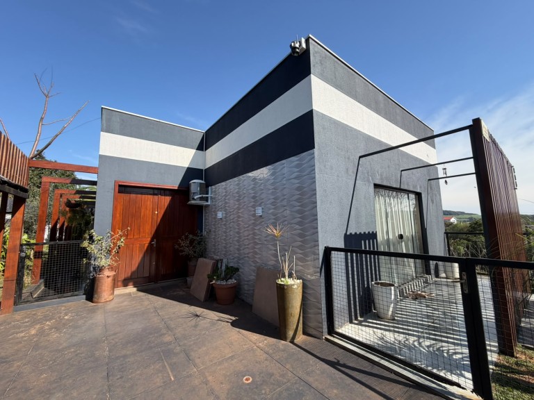 CASA MOBILIADA DE 186 M² EM NOVO XINGU-RS