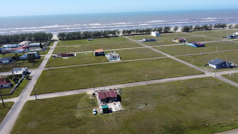 RESIDÊNCIAS À VENDA EM BALNEÁRIO GAIVOTA-SC