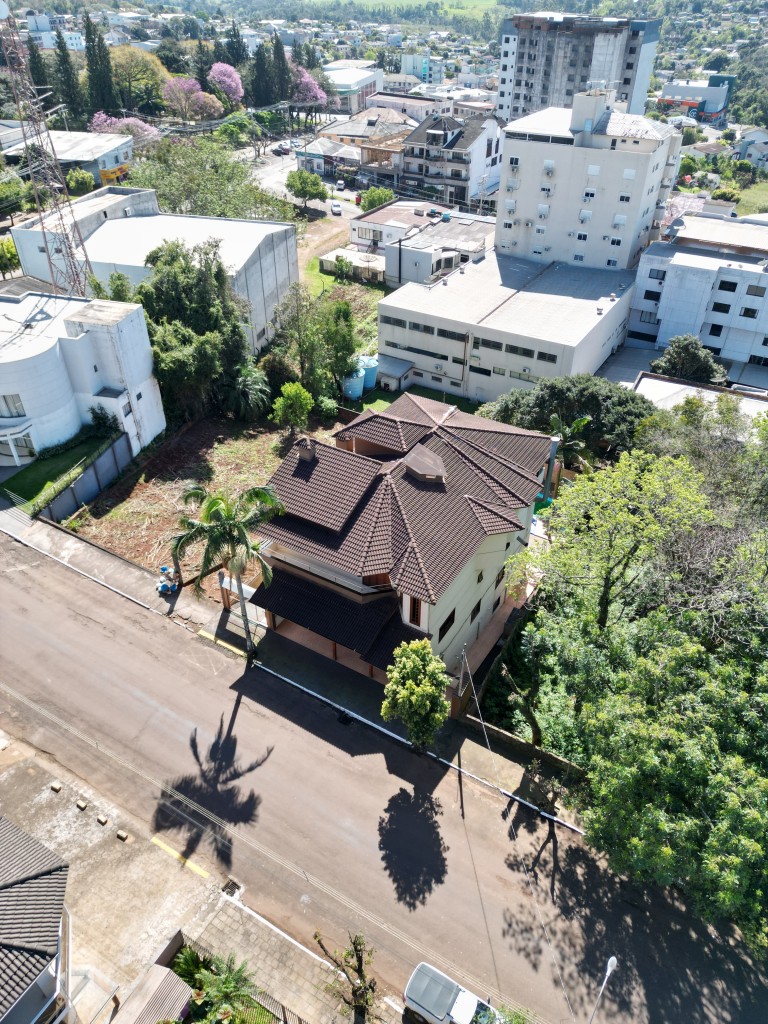 EDIFÍCIO DE 630 M² NO CENTRO DE CONSTANTINA-RS