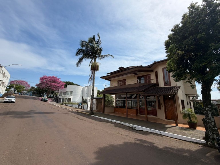 EDIFÍCIO DE 630 M² NO CENTRO DE CONSTANTINA-RS