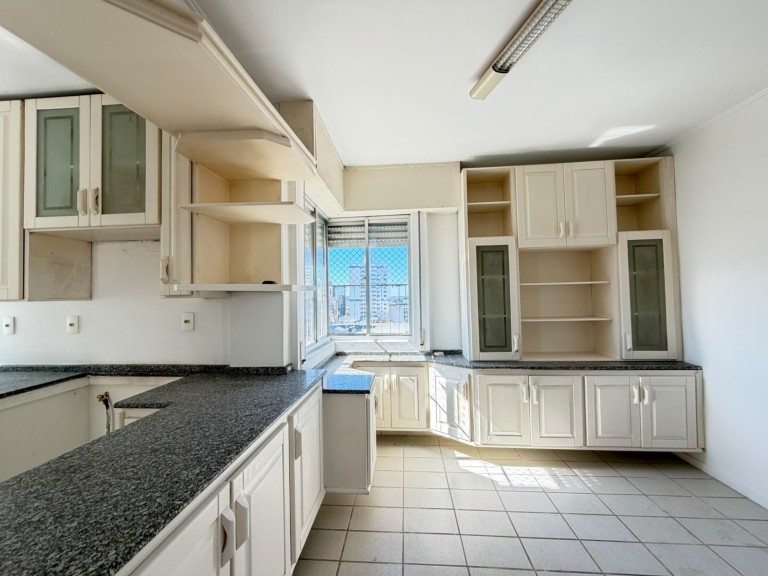 APARTAMENTO SEMI MOBILIADO NO CENTRO DE PASSO FUNDO-RS