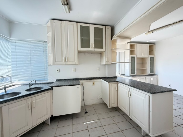 APARTAMENTO SEMI MOBILIADO NO CENTRO DE PASSO FUNDO-RS