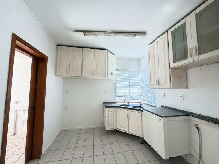 APARTAMENTO SEMI MOBILIADO NO CENTRO DE PASSO FUNDO-RS