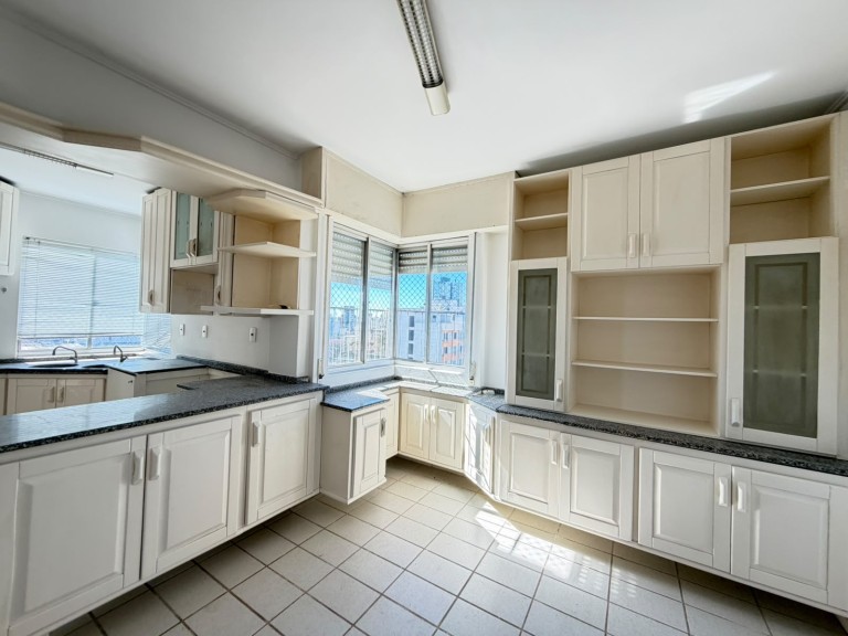 APARTAMENTO SEMI MOBILIADO NO CENTRO DE PASSO FUNDO-RS