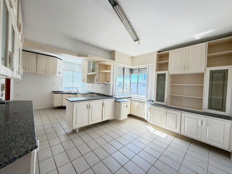 APARTAMENTO SEMI MOBILIADO NO CENTRO DE PASSO FUNDO-RS