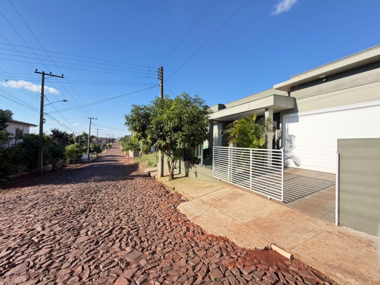 CASA MOBILIADA DE 199 M² EM CONSTANTINA-RS
