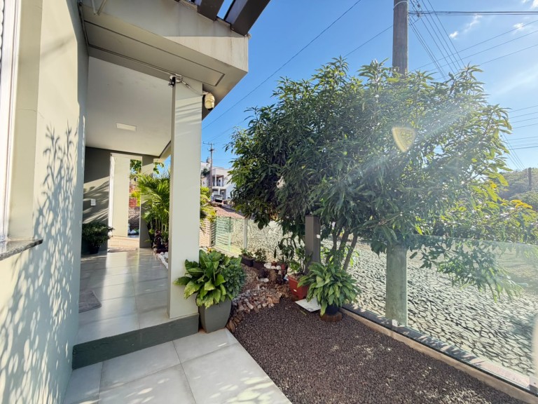 CASA MOBILIADA DE 199 M² EM CONSTANTINA-RS