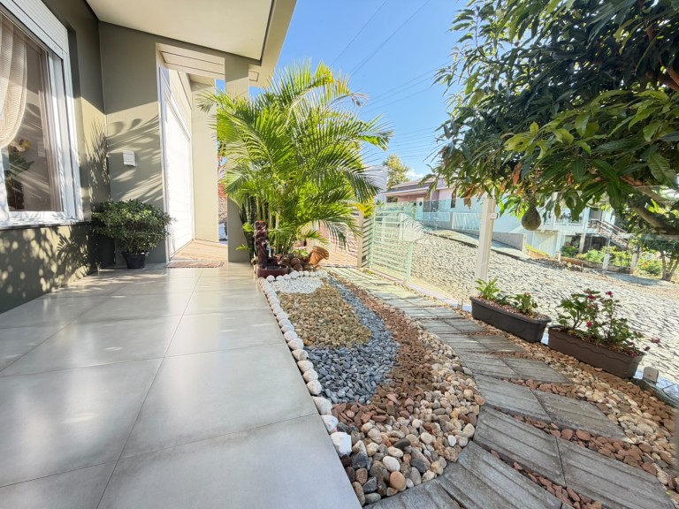 CASA MOBILIADA DE 199 M² EM CONSTANTINA-RS