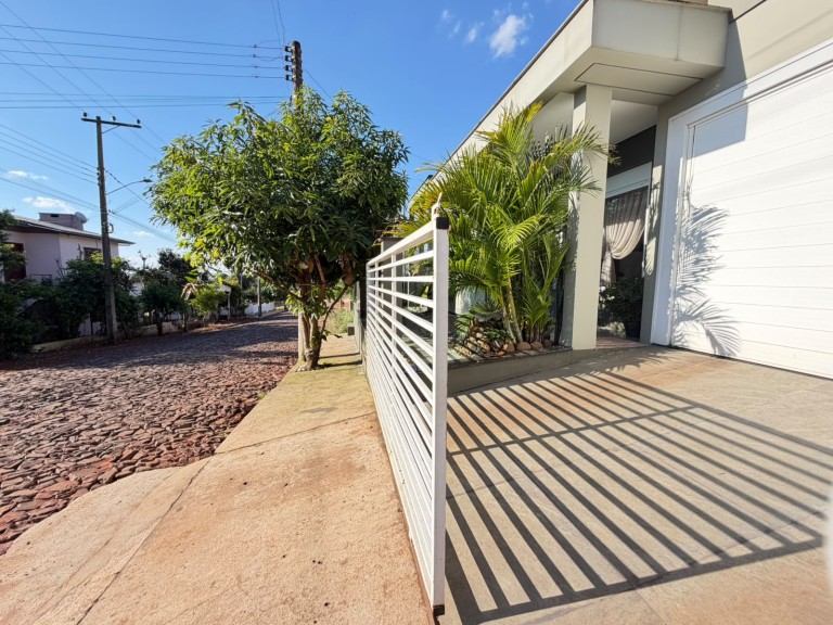 CASA MOBILIADA DE 199 M² EM CONSTANTINA-RS