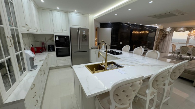 APARTAMENTO ALTO PADRÃO DE 215 M²