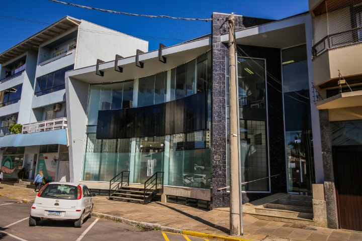 PRÉDIO COMERCIAL NO CENTRO DE VERANÓPOLIS-RS