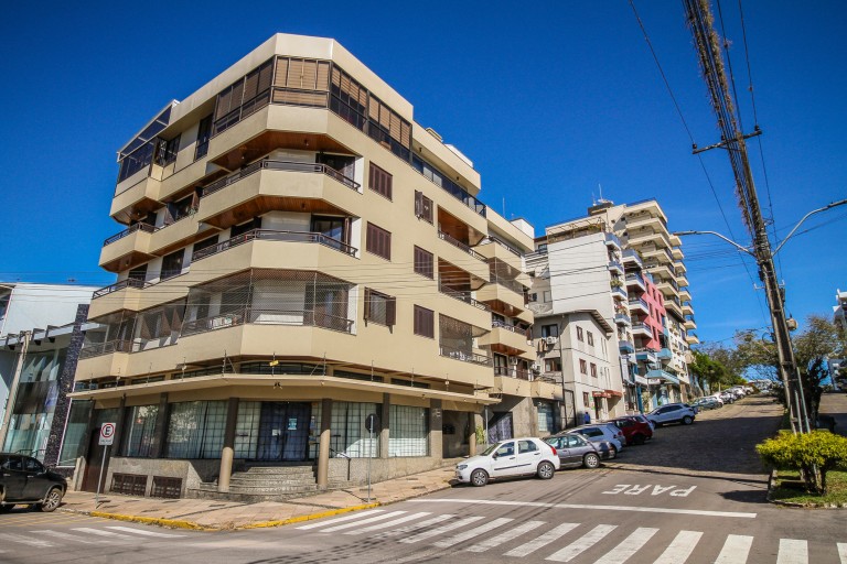 PRÉDIO RESIDENCIAL NO CENTRO DE VERANÓPOLIS-RS