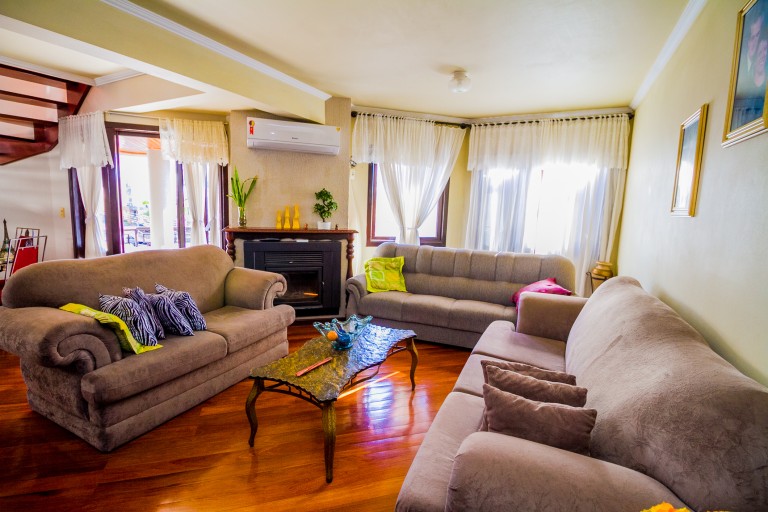 PRÉDIO RESIDENCIAL NO CENTRO DE VERANÓPOLIS-RS